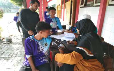 Tingkatkan  Pola Hidup Sehat dan Pencegahan Penyakit Sejak Dini, SMPN 16 Tegal Gelar Cek Kesehatan Gratis Bagi Warga SekolahSample Post 4